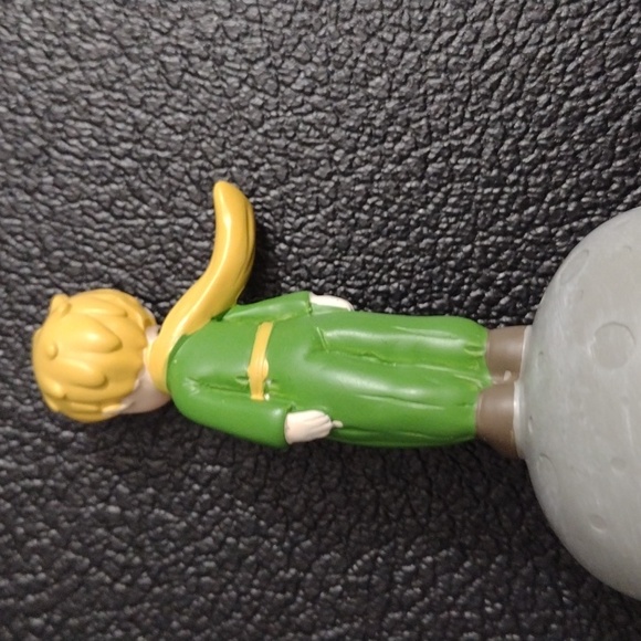 Little Prince on Planet Asteroid Petit Prince 3" tall sculpture cake top… - Picture 4 of 5